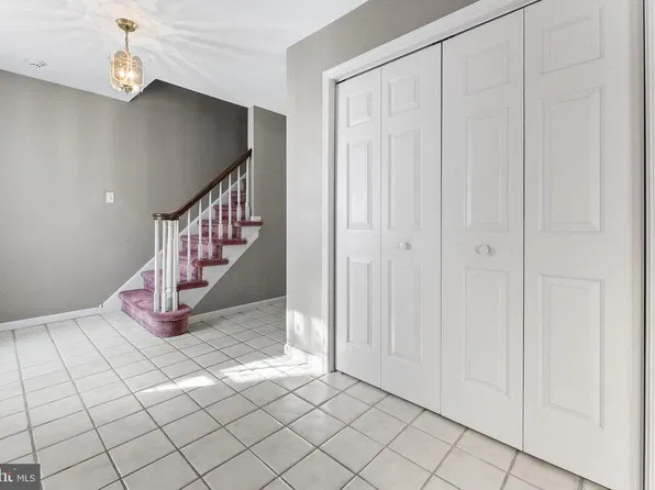 134 Royal Ave, North Wales, PA 19454