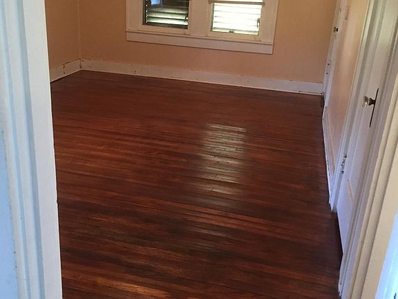 2nd image of 2404 Vincent St