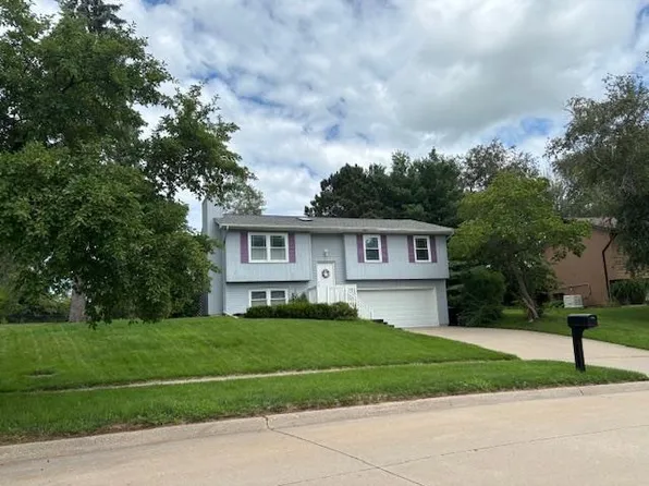 1917 Farrel Dr, Coralville, IA 52241