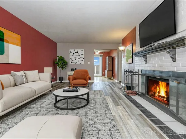1356 Greenhedge ROAD #C7, Pewaukee, WI 53072