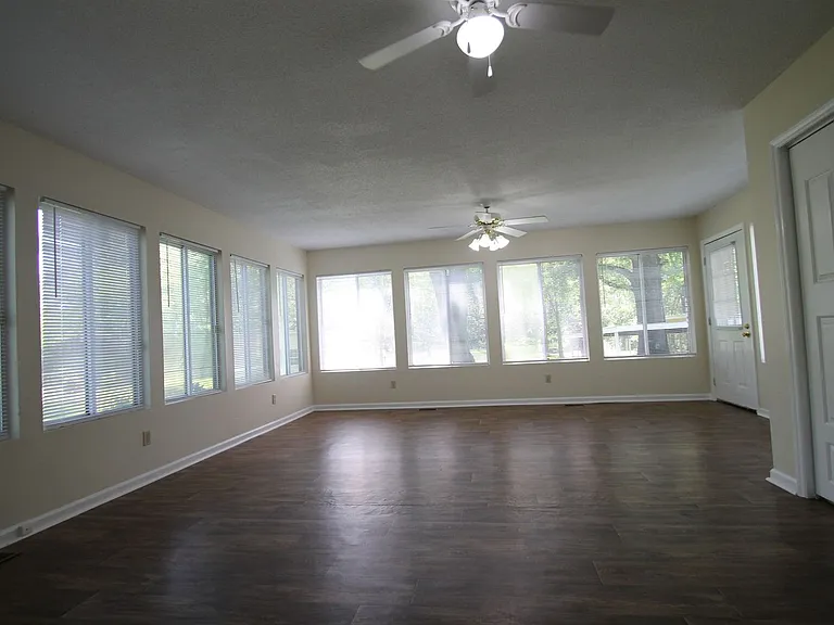 1004 Anderson Rd S — Photo 43