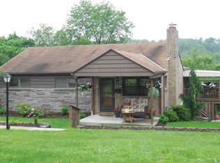 1234 Cocker Dr, Bethel Park, PA