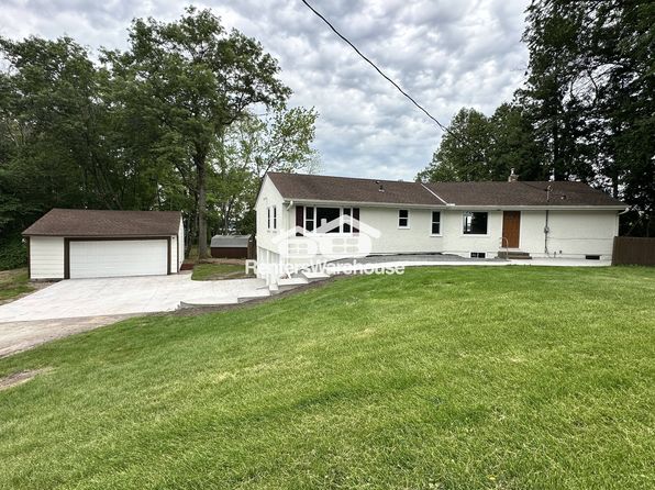 3311 Interlachen Dr NE