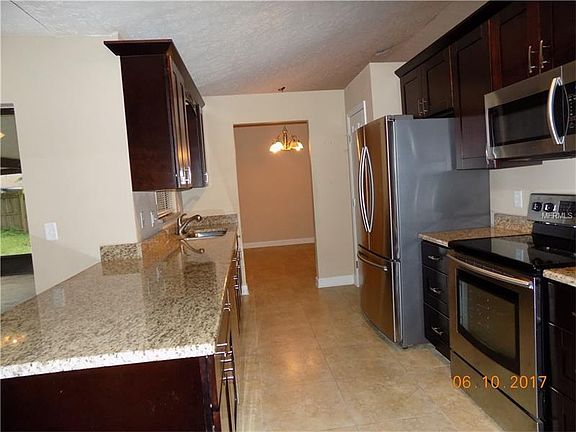 2nd image of 1009 Cameo Crest Ln