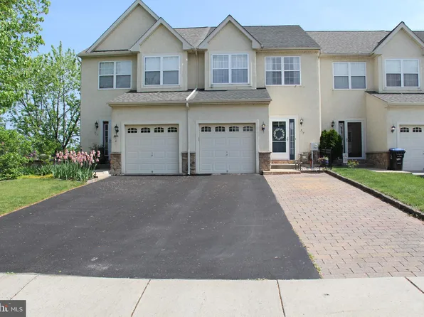 717 Cedar Ln, Norristown, PA 19401