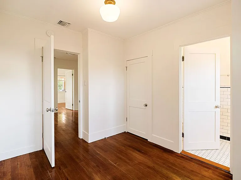 1123 W Kensington Rd — Photo 11