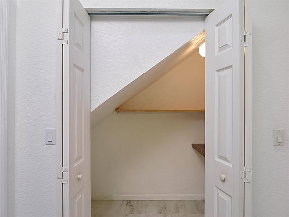 4th image of 463 Schoolhouse Road