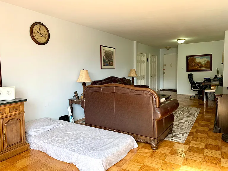 225 Saint Pauls Ave — Photo 4