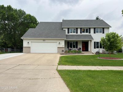 1371 S 38th St, Grand Forks, ND, 58201