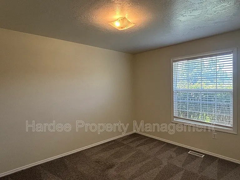 10764 W Goldenrod Ave — Photo 12