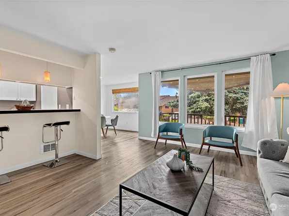 1603 Eagle Ridge Drive S #D1, Renton, WA 98055