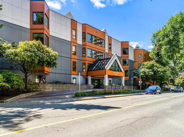 1150 Quayside Dr #204, New Westminster, BC V3M 6E1