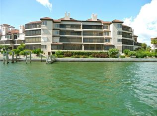 206 La Peninsula Blvd, Naples, FL 34113
