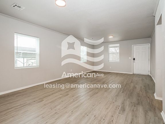 1560295_003_living_room_14286032.jpg