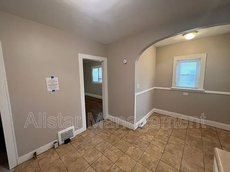 3301 Washington Blvd — Photo 12