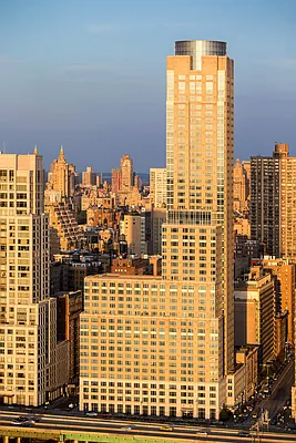 Sold by DE TILLY REAL ESTATE | media 17
