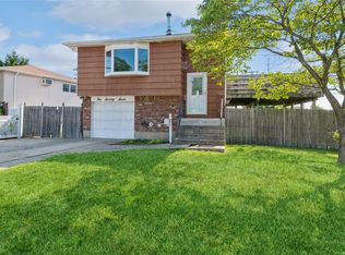 1077 Hyman Ave, Bay Shore, NY 11706
