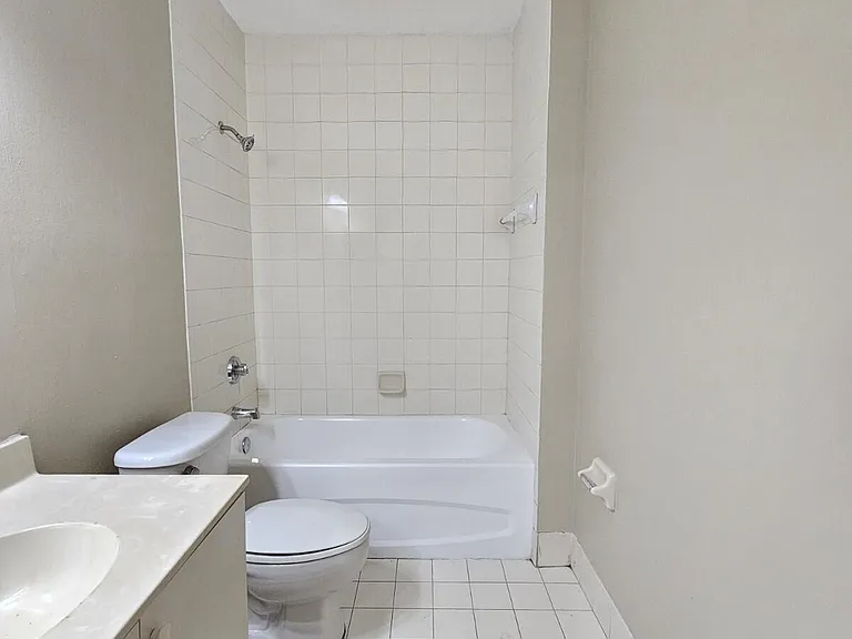 1063 Golden Lakes Blvd #322 — Photo 15