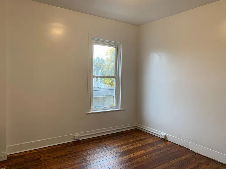 579 Smith St — Photo 10