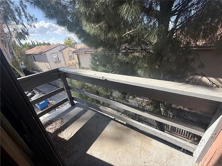 9131 Burnet Ave #10 — Photo 29
