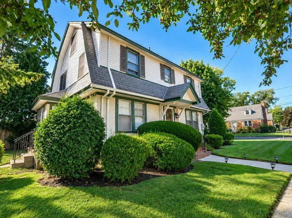 676 6th Avenue, New Hyde Park, NY 11040