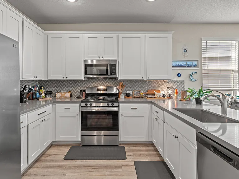 10330 Luneville Ln — Photo 4