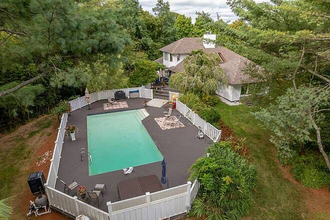 1st image of 19 Laila Ln