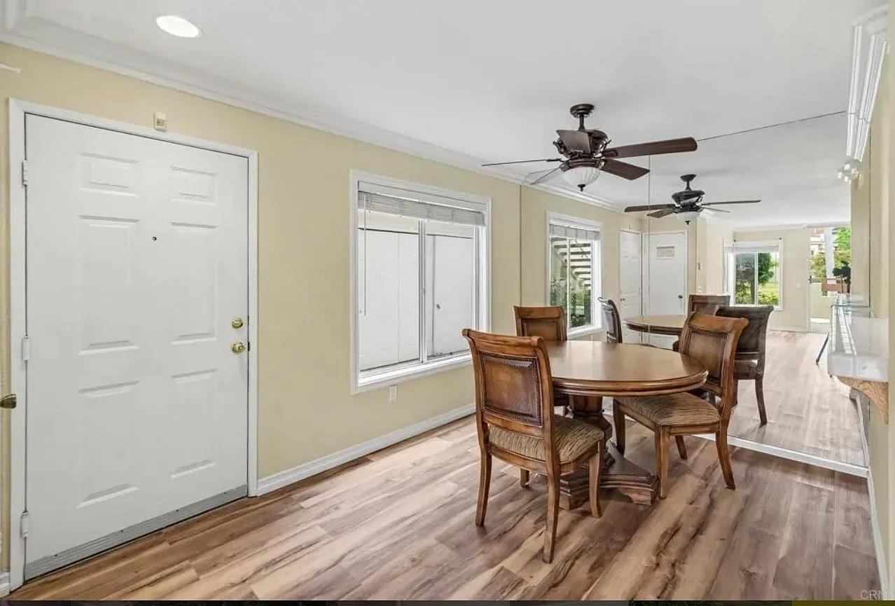 2 bed, 944 sqft, $3,300 — Photo 2