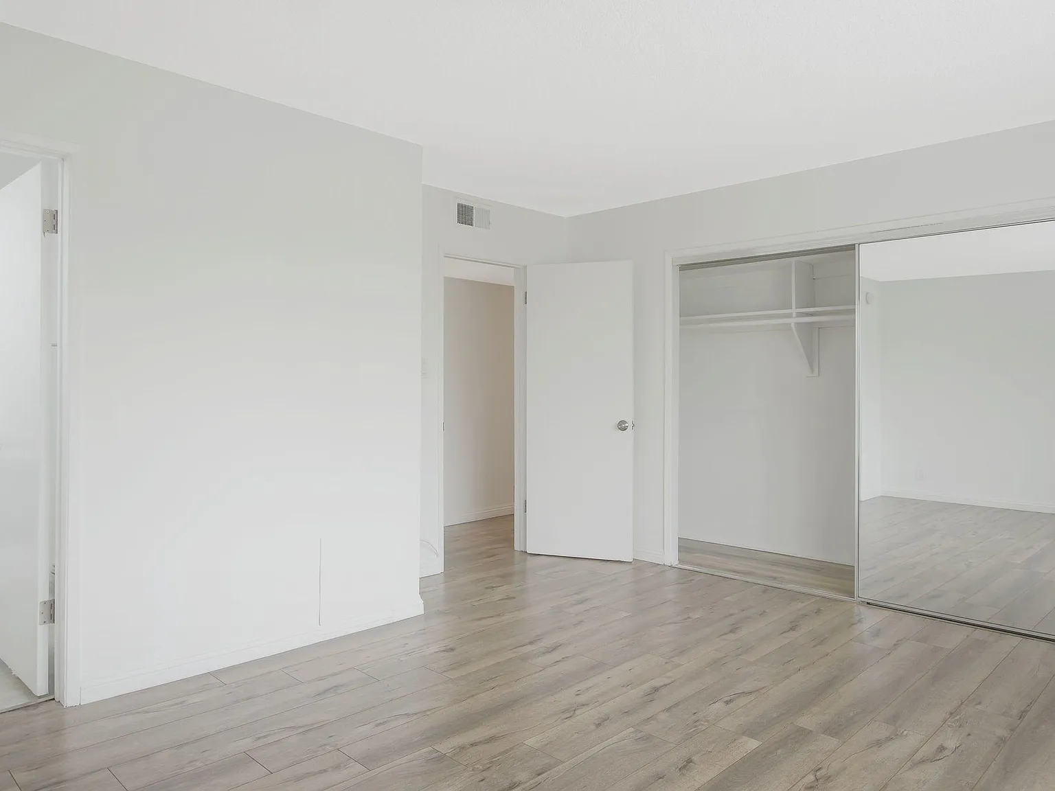 443 S Oakhurst Ave — Photo 4