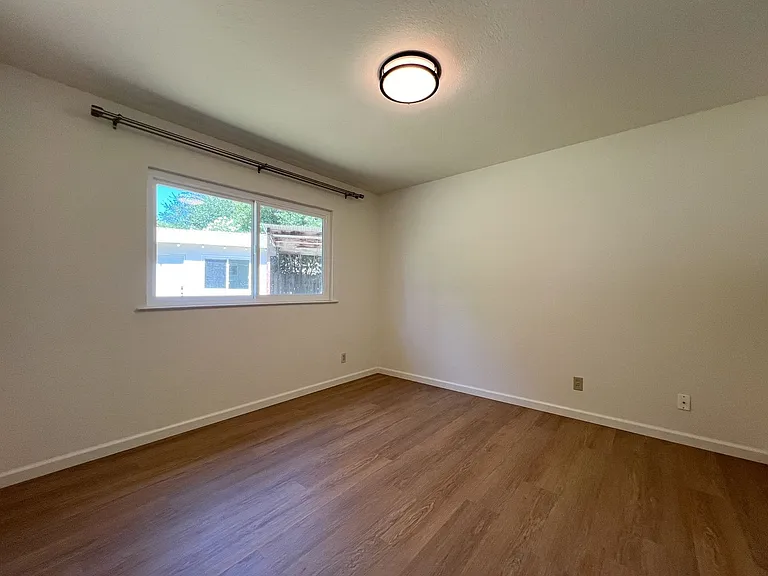 34 Queens Ct — Photo 21