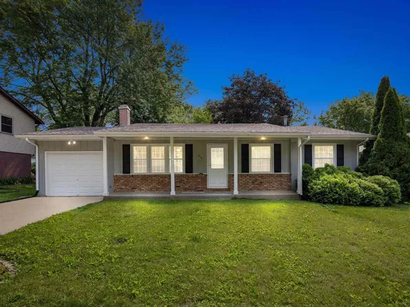 818 Keswick Dr, Iowa City, IA 52246