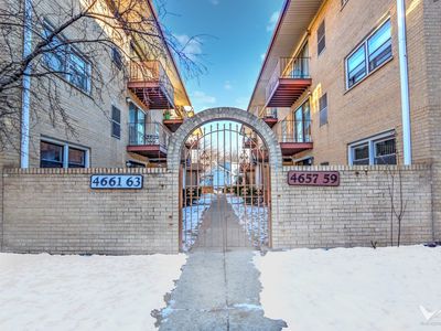 4661 N Milwaukee Ave APT 1B, Chicago, IL, 60630