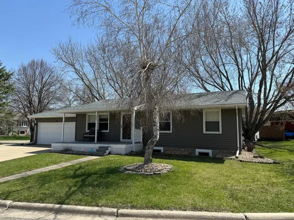 1824 Brookside Cir, Albert Lea, MN 56007