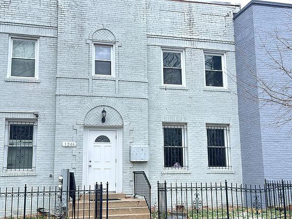 2nd image of 1246 Queen St NE APT 2