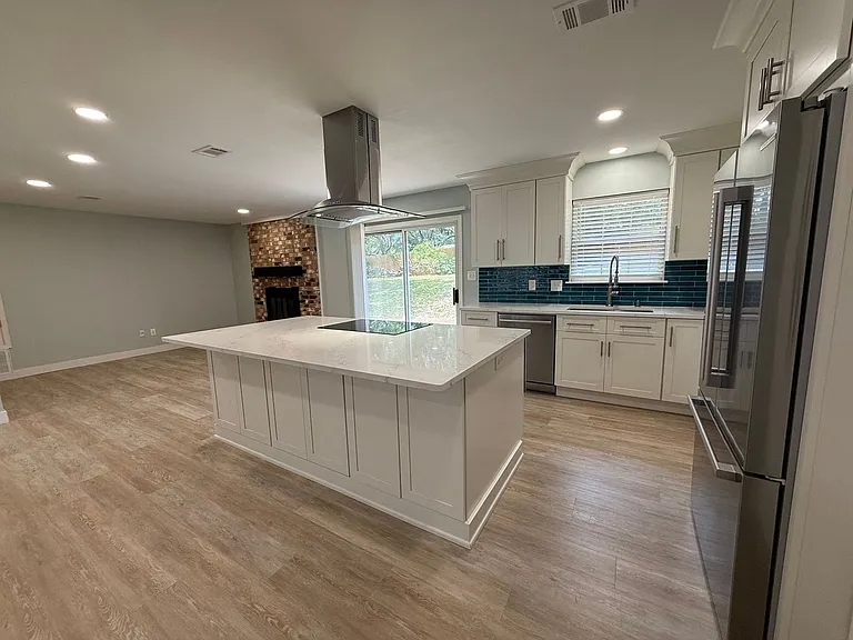 420 Dolphin St — Photo 8
