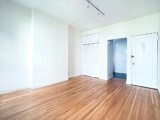 Rented by City Connections Realty | media 14