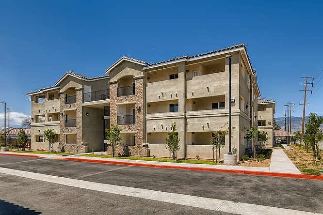 1st image of 515 E Rialto Ave #14