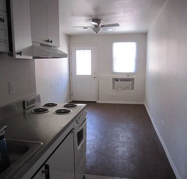 1316 W 18th St #B — Photo 5