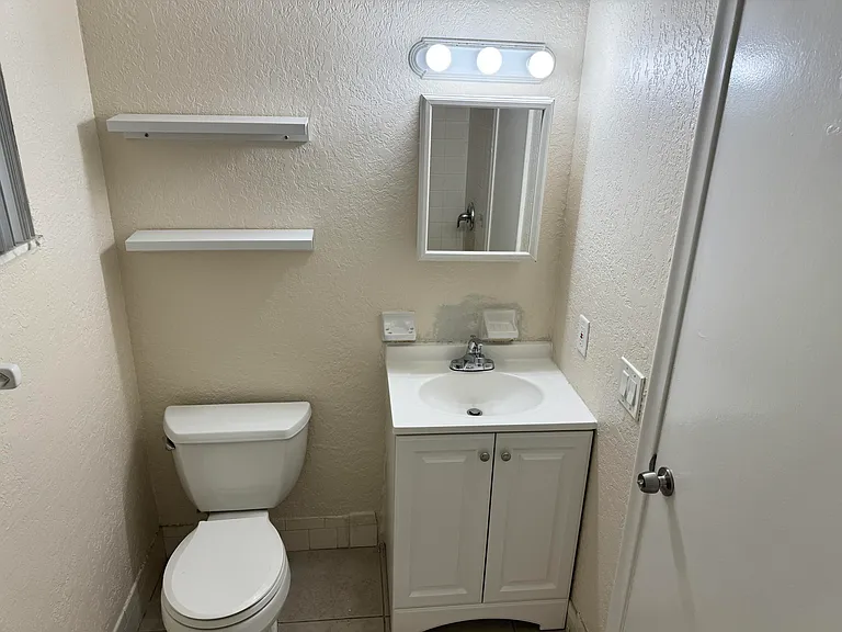220 Croton Ave #210 — Photo 10