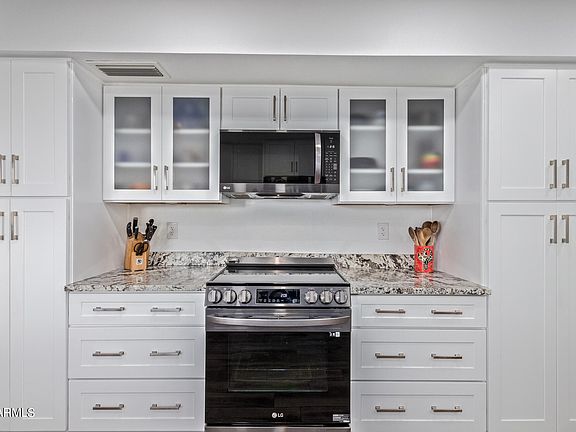 3rd image of 1060 E CARTER Drive