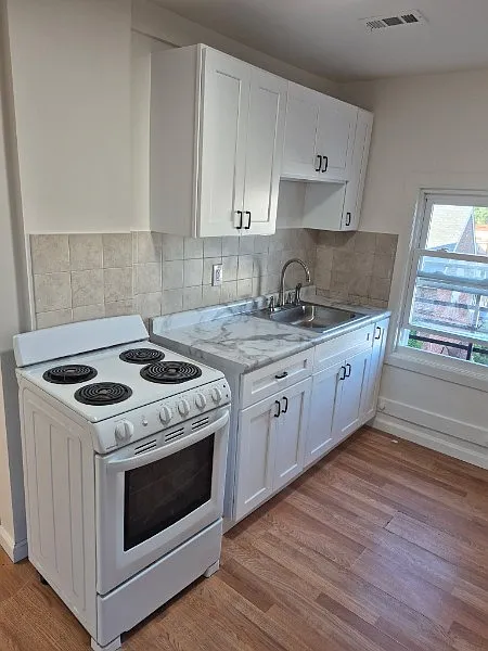 2 bed, 1000 sqft, $1,600 — Photo 2