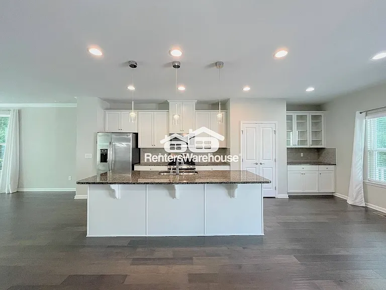 521 Charles Porteus Ln — Photo 9