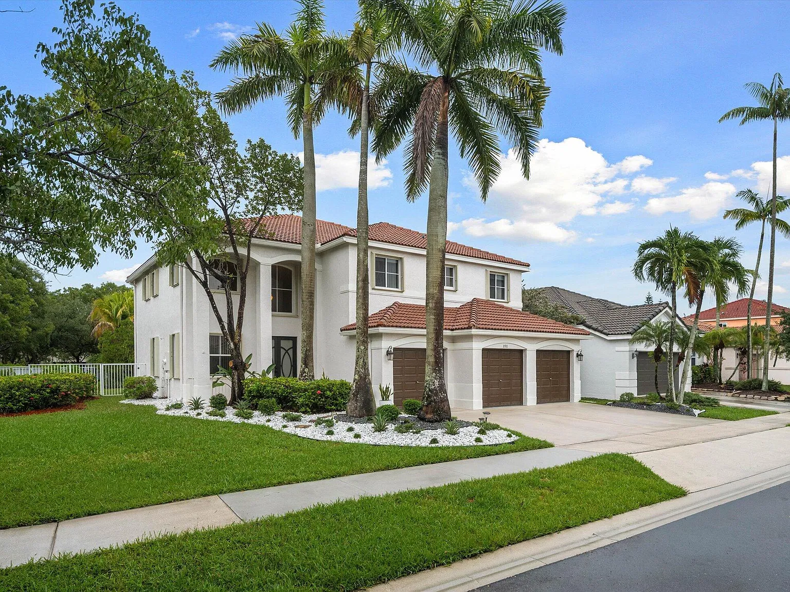 6 bed, 4.0 bath, 3122 sqft, $6,100 — Photo 2