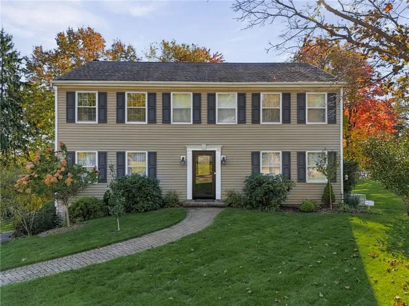 922 Meadow Crest Dr, Pittsburgh, PA 15237