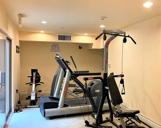 4th image of 1417 S Westgate Ave #Penthouse 3