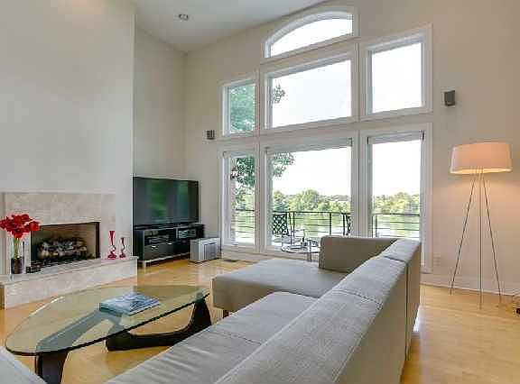 4th image of 423 Waters Edge Dr