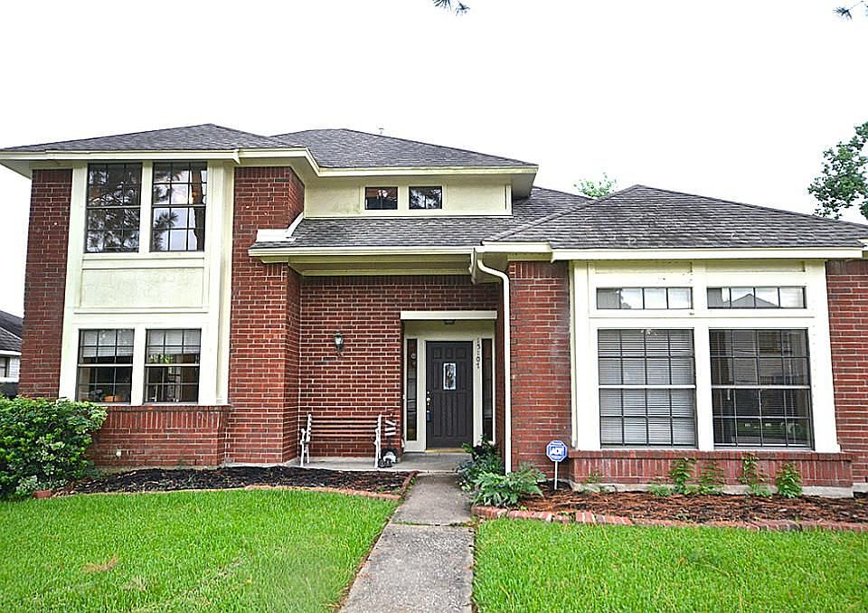 1st image of 15107 Woodhorn Dr