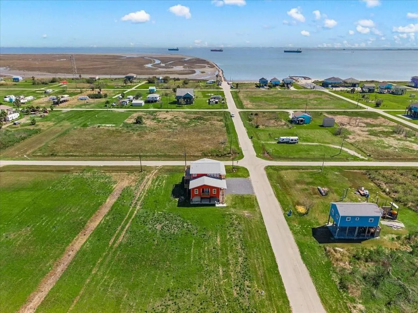 Big 6BR Beach Getaway for 20 | Near Ferry, 3 Units — Photo 3