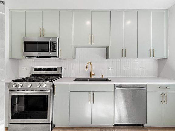 2nd image of 1754 Silver Lake Blvd #1754