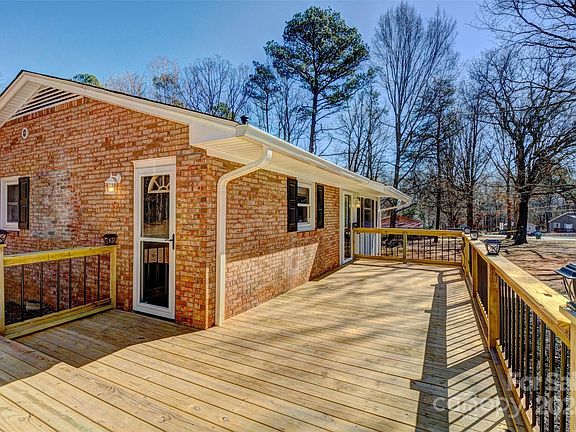 5th image of 505 S Skyland Dr